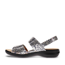 Load image into Gallery viewer, Revere Como Silver Safari W Medium Adjustable Sandal