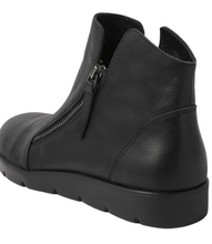 Load image into Gallery viewer, Ziera Mohme W Black Leather Side Zip Ankle Boot