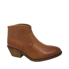 Load image into Gallery viewer, Supersoft by Diana Ferrari Jealousy Cognac