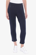 Load image into Gallery viewer, Jump 7/8 Track Pant Navy