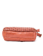 Load image into Gallery viewer, Sash &amp; Saddle Albany Multicompartment Leather Xbody Bag