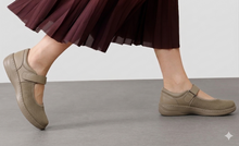Load image into Gallery viewer, Simply Comfort Christine Taupe