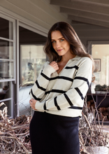 Load image into Gallery viewer, Jump Stripe Collar Pullover Wishbone/Black