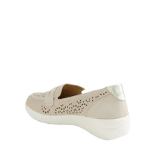 Load image into Gallery viewer, Ziera Nerrida W Almond Pale Gold Leather