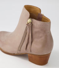 Load image into Gallery viewer, Ziera Vendas XF-ZR Smoke Natural Leather Ankle Boots