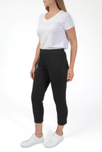 Load image into Gallery viewer, Jump 3/4 Track Pant Black