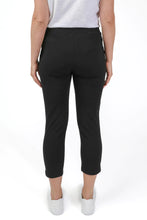 Load image into Gallery viewer, Jump 3/4 Track Pant Black