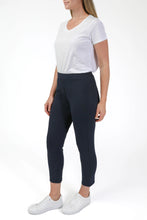 Load image into Gallery viewer, Jump 3/4 Track Pant Navy